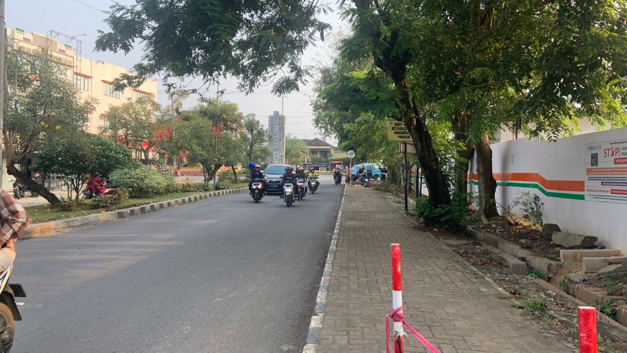 Aksi Motor Lawan Arah di Jalur Dua UNILA-ZA Pagar Alam Bikin Resah Pengguna Jalan