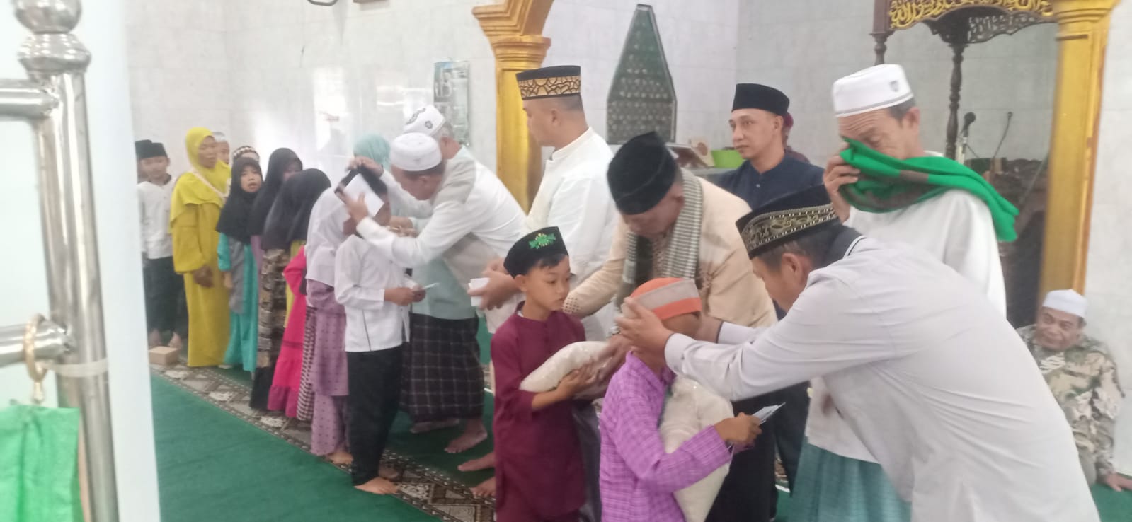 Peringati 10 Muharram, Pekon Way Petai Gelar Doa Bersama dan Santuni Puluhan Anak Yatim Piatu