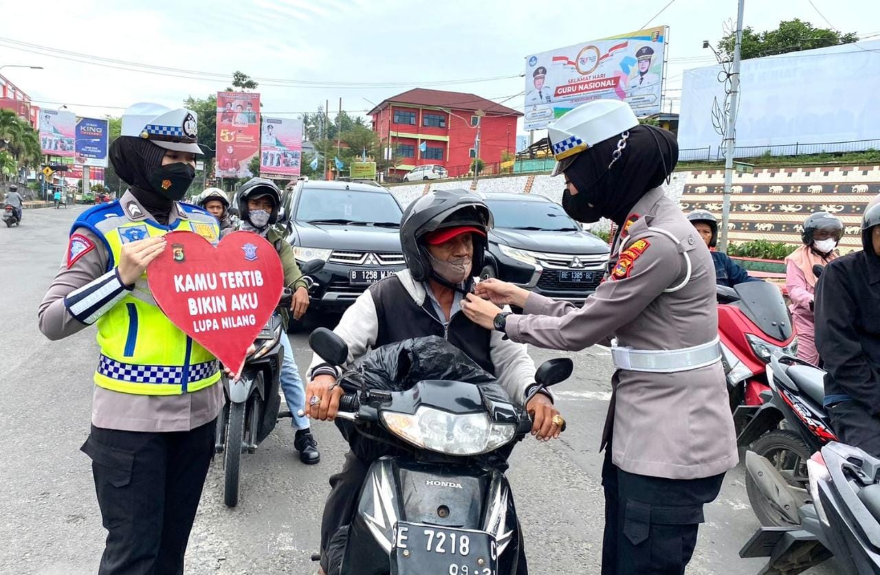 Agar Tertib Berlalulintas, Satlantas Turun ke Jalan Berikan Imbauan