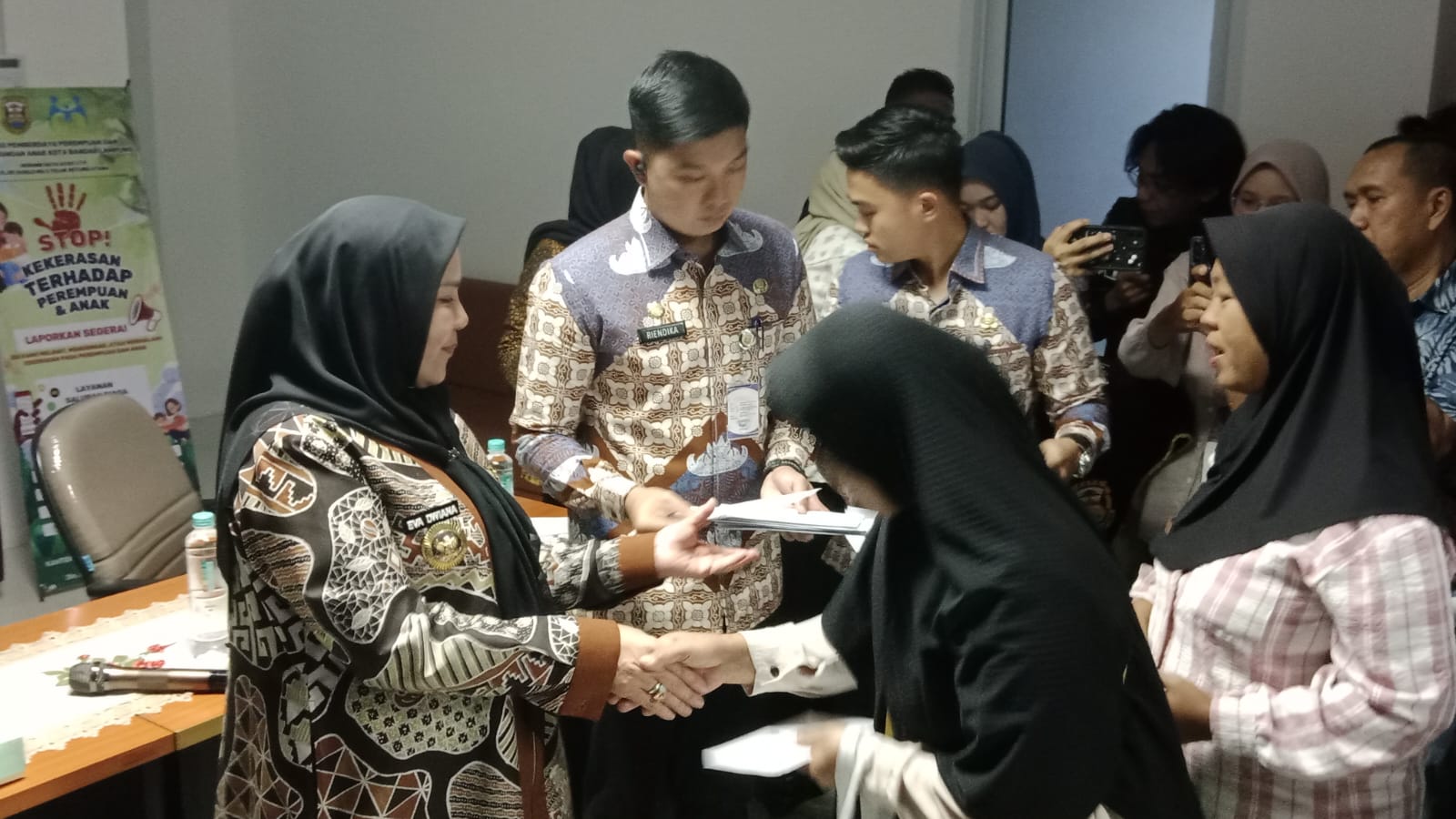 74 Warga Terdampak Bencana di Bandar Lampung Terima Bantuan dan Umrah dari Pemkot