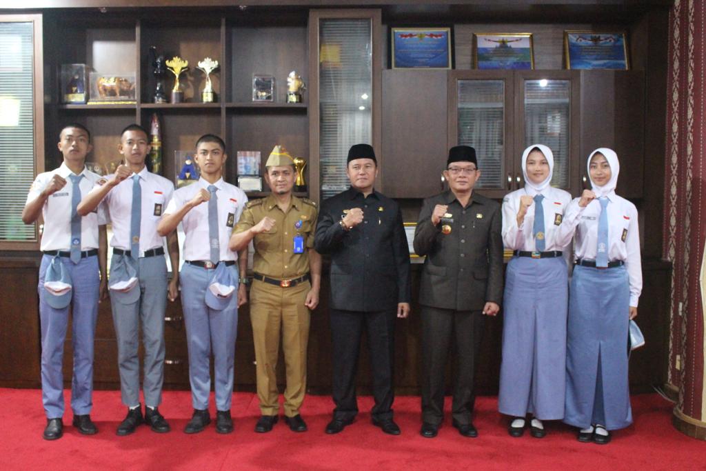 Akui Bangga, Nukman Lepas Lima Pelajar Lampung Barat yang Tergabung Paskibraka Provinsi Lampung 2023
