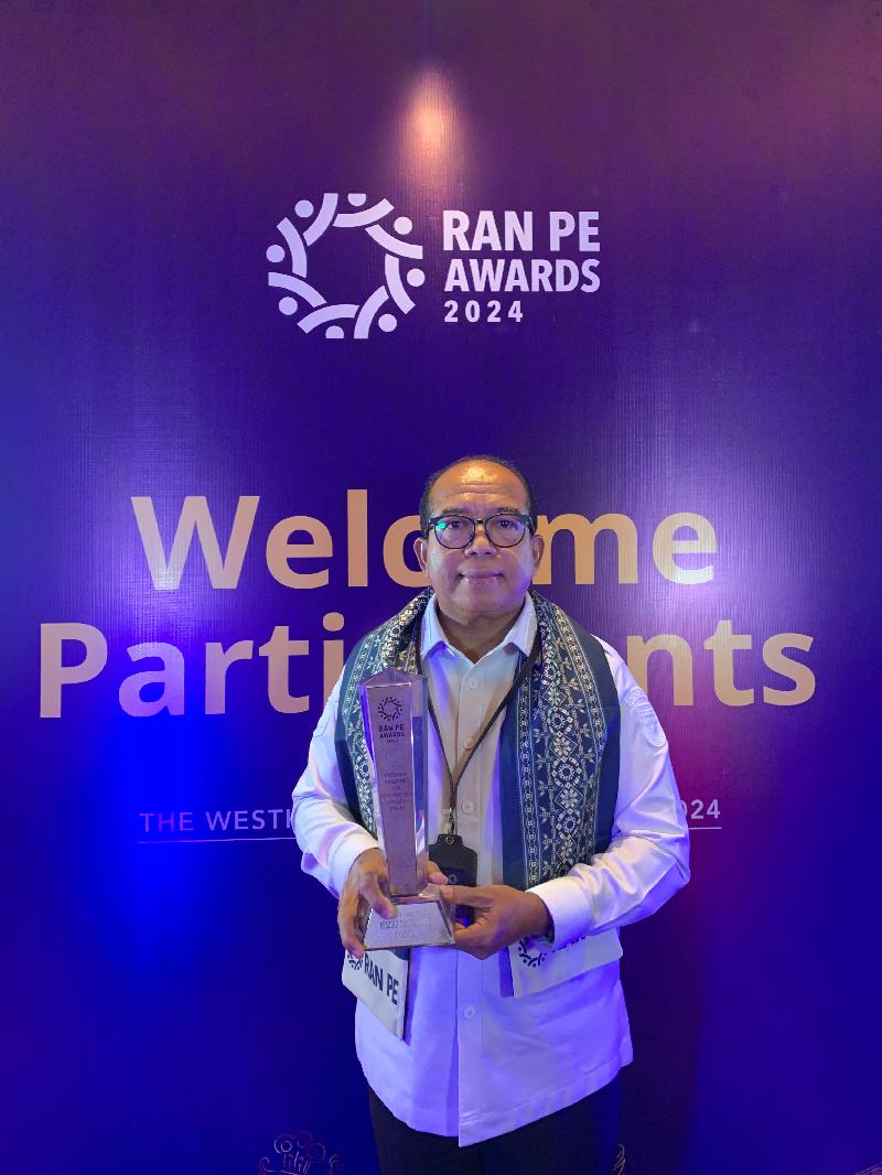 Pj Gubernur Lampung Samsudin Raih Penghargaan Inisiator RAN PE Awards 2024