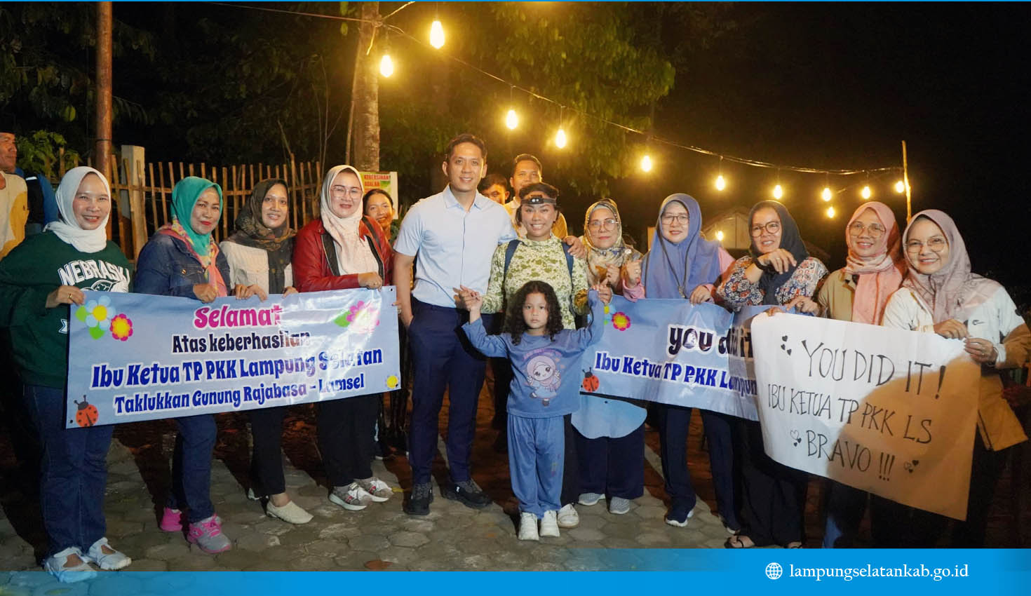 Menembus Awan di 1.281 MDPL, Zita Anjani Taklukkan Gunung Raja Basa untuk Wisata Lampung Selatan