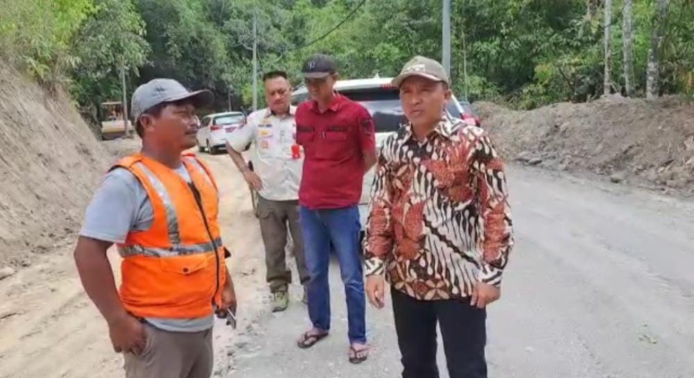 Parosil Tinjau Pembangunan Lanjutan Jalan Sukabumi-Suoh