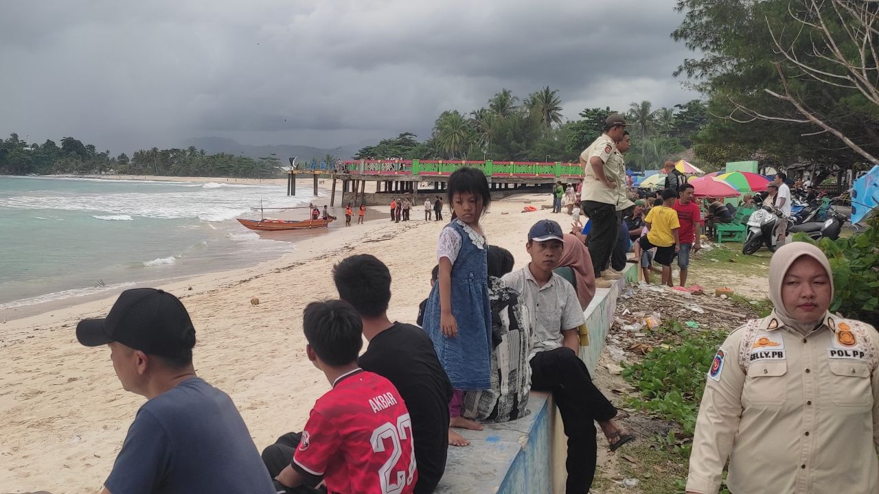 Ini Identitas Pengunjung Pantai Labuhan Jukung Terseret Ombak