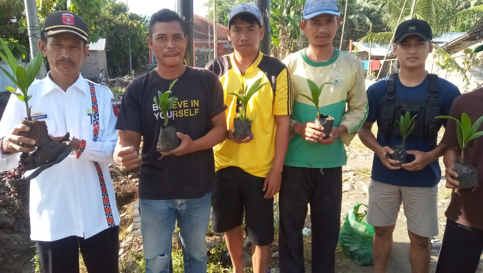 Bandaragung Tanam 500 Batang Pinang untuk Penghijauan