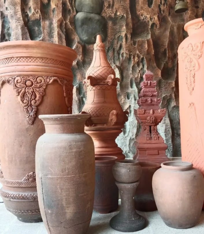 Tembikar Mesir Kuno: Jejak Kehidupan Sehari-hari dan Kepercayaan Spiritual