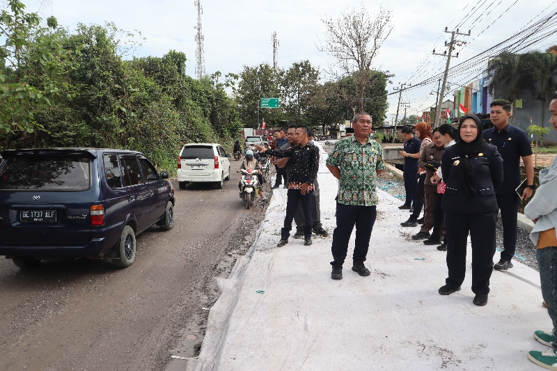 Wali Kota Eva Dwiana Tinjau Perbaikan Jalan Tirtayasa di Sukabumi