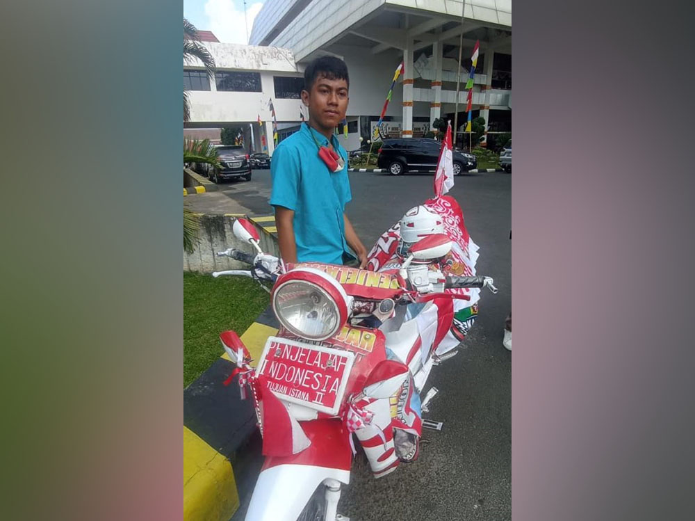 Ingin Ikut Upacara HUT RI, Ayah-Anak Naik Motor dari Medan ke Istana Merdeka