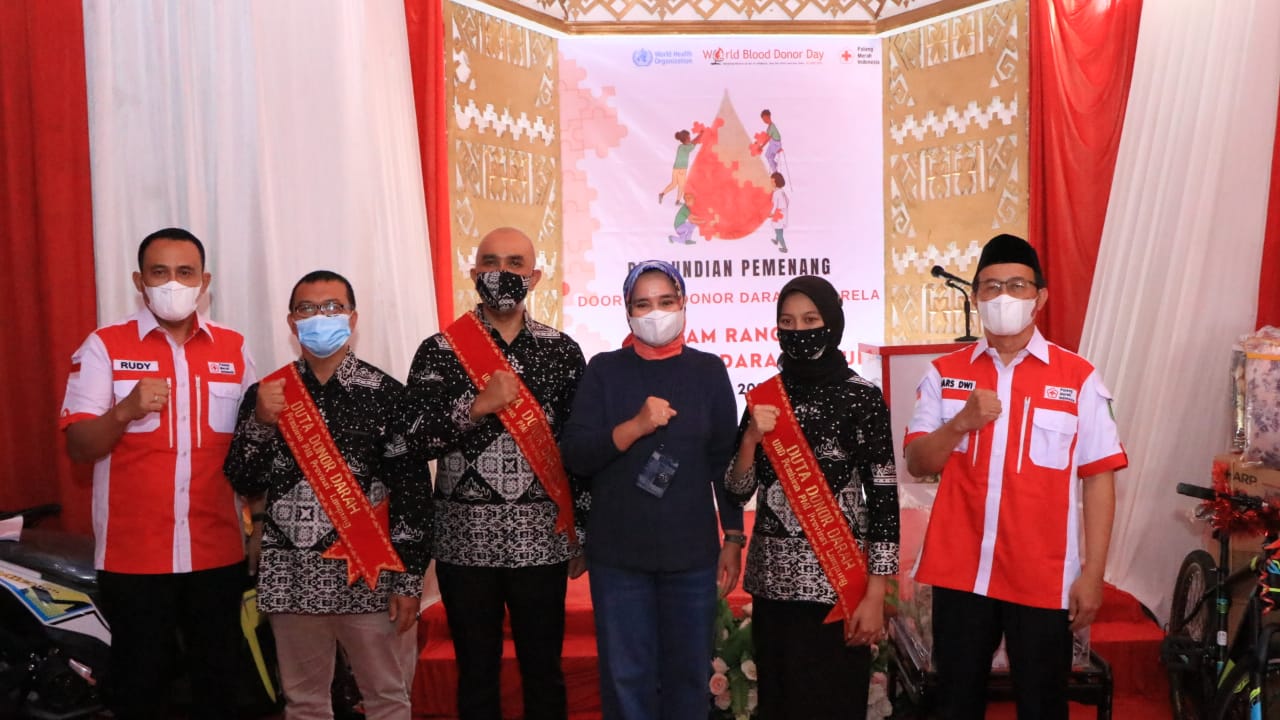 Peringati Hari Donor Darah Sedunia, Ketua PMI Lampung Nobatkan Duta Donor Darah Lampung