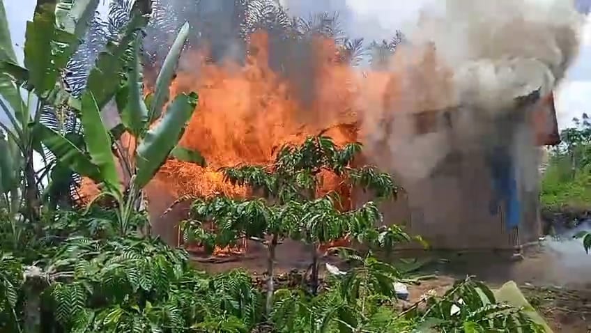 Rumah Warga Tanjung Raya Ludes Terbakar, Diduga Akibat Tungku Gula Aren