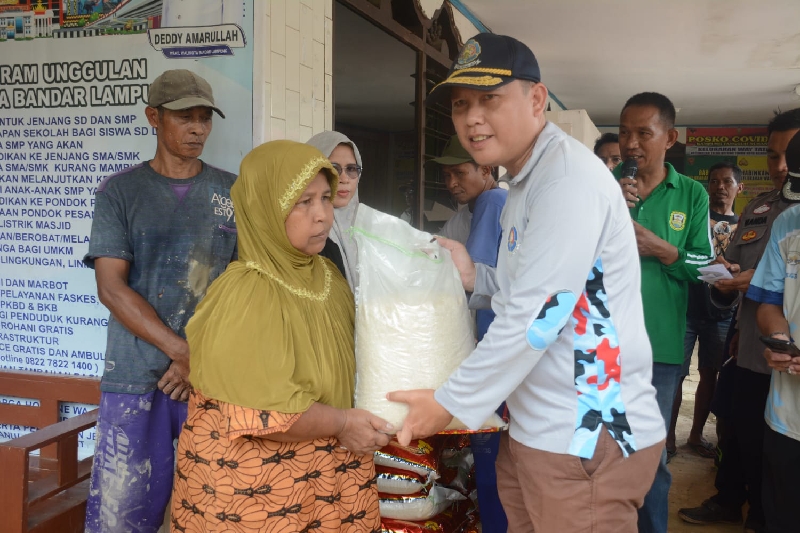 Pemkot Bandar Lampung Salurkan Bantuan Beras untuk Korban Banjir