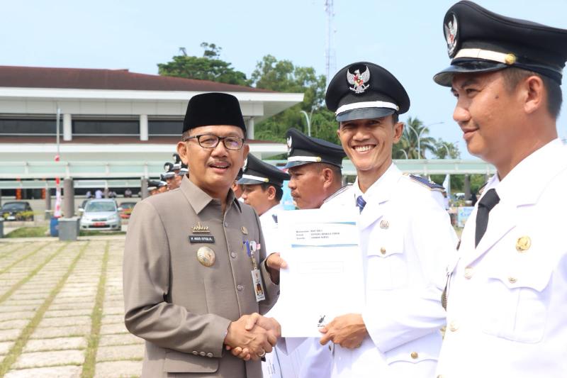 112 Peratin di Pesisir Barat Diberikan Perpanjang Masa Jabatan 