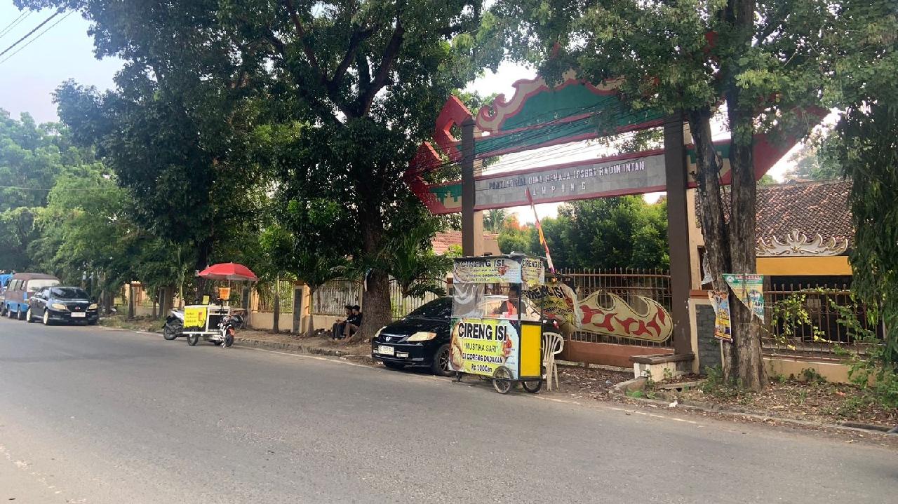 Pedagang di Depan PSBR Raden Intan Kerap Picu Kemacetan, Warga Minta Tindakan Tegas