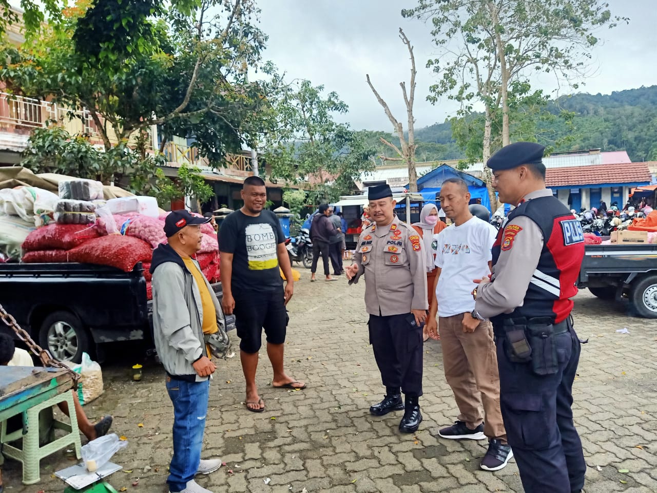 Jumat Curhat, Kapolsek Balikbukit Serap Aspirasi Masyarakat