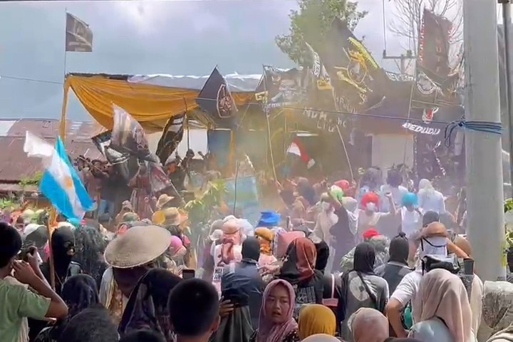 Warga Lampung Barat Antusias Meriahkan Hari Terakhir Pesta Sekura di Pekon Canggu 