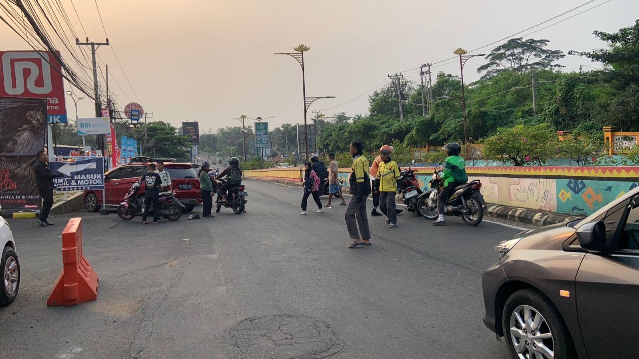 Diduga Mengantuk, Pengendara Motor Alami Kecelakaan Ringan di Depan Ciplaz Lampung