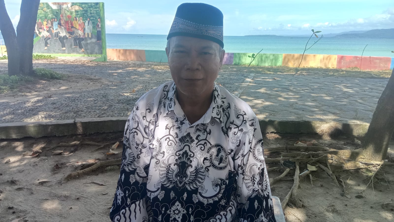 38 Tahun Ujang AS Mengabdi Jadi Guru Honorer di Wilayah Terisolir Pesbar