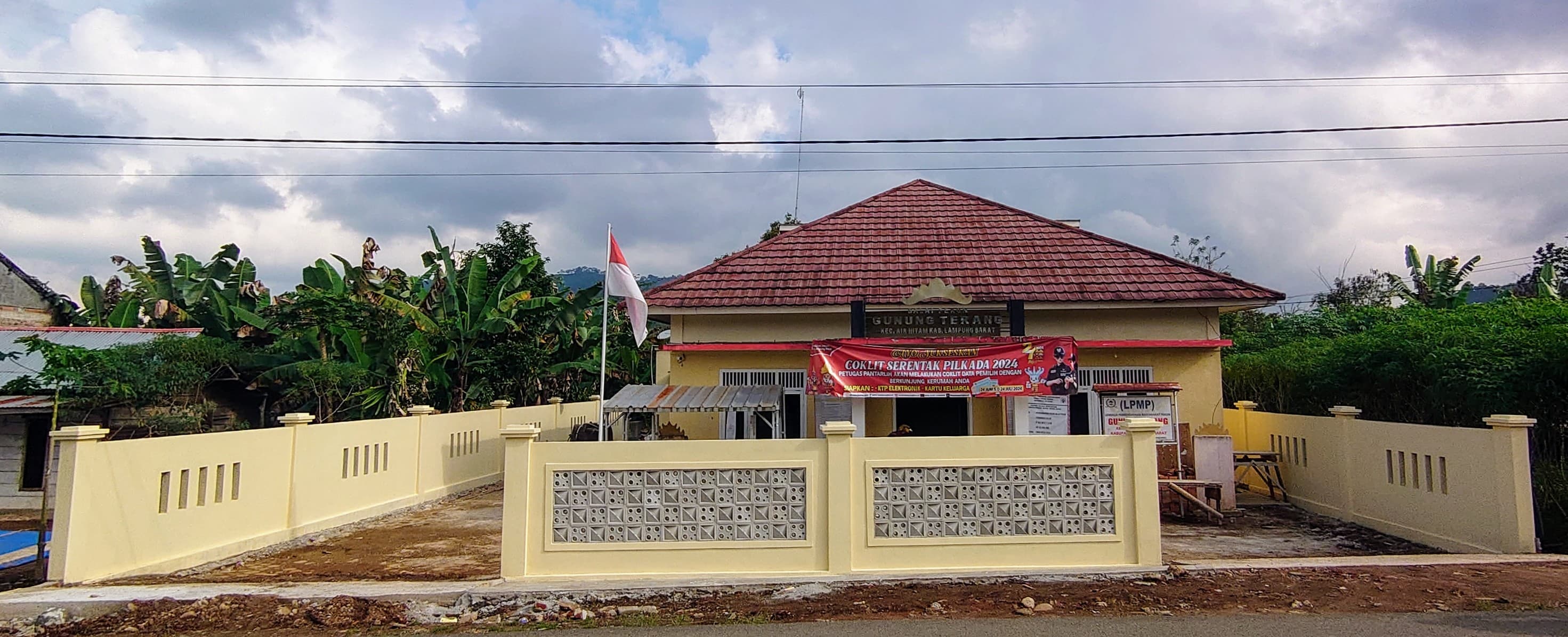 Makin Megah, Begini Penampakan Balai Pekon Gunung Terang Setelah Dibangun Pagar 