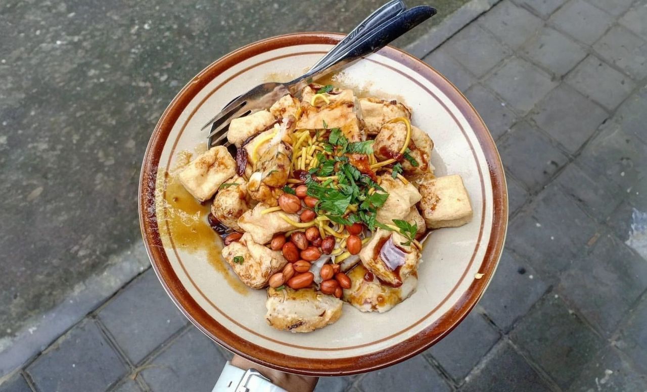 Perpaduan Rasa Unik dalam Tahu Kupat Khas Solo