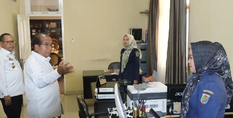 Tinjau Ruangan dan Pastikan Kedisiplinan Kerja, Pj Gubernur Samsudin Sidak Beberapa OPD