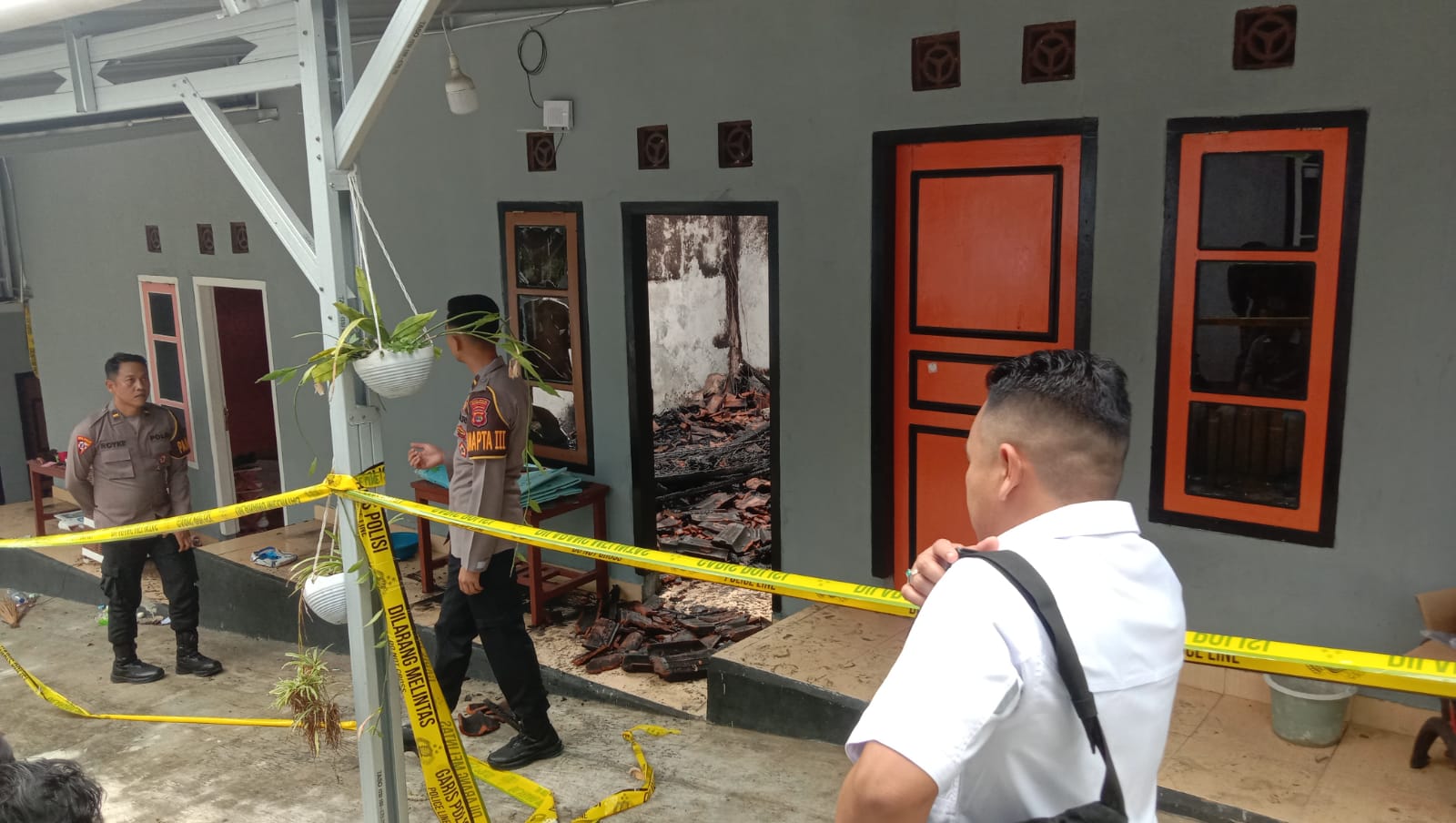 WNA Korban Kebakaran Kampung Jawa Dimakamkan, Keluarga Tolak Autopsi