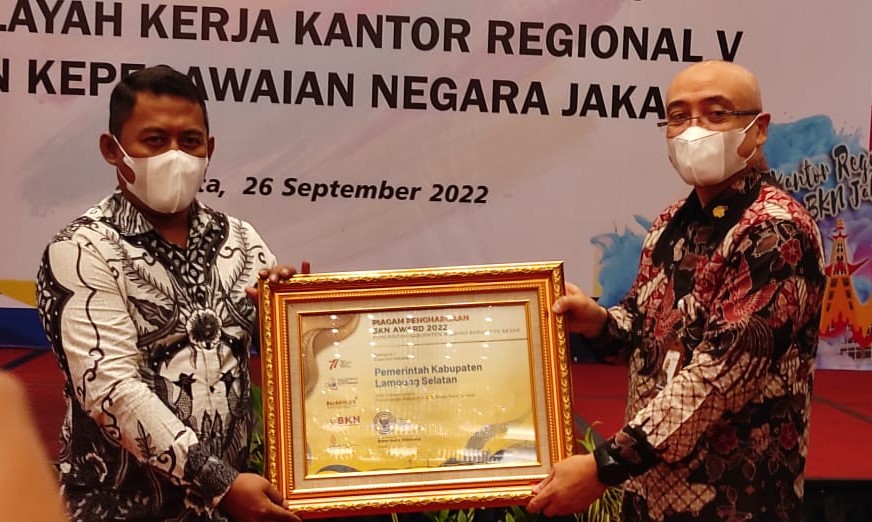 Pemkab Lampung Selatan Raih Penghargaan BKN Award 2022