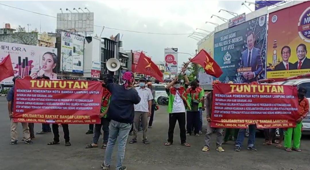 Lakukan Aksi Tuntut Upah, Petugas Kebersihan Bandarlampung Terancam Dipecat