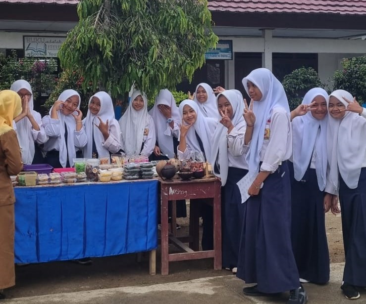 Siswa SMPN 1 Gedungsurian Pamerkan Keterampilan Lewat Bazar Kreatif Ekonomi 