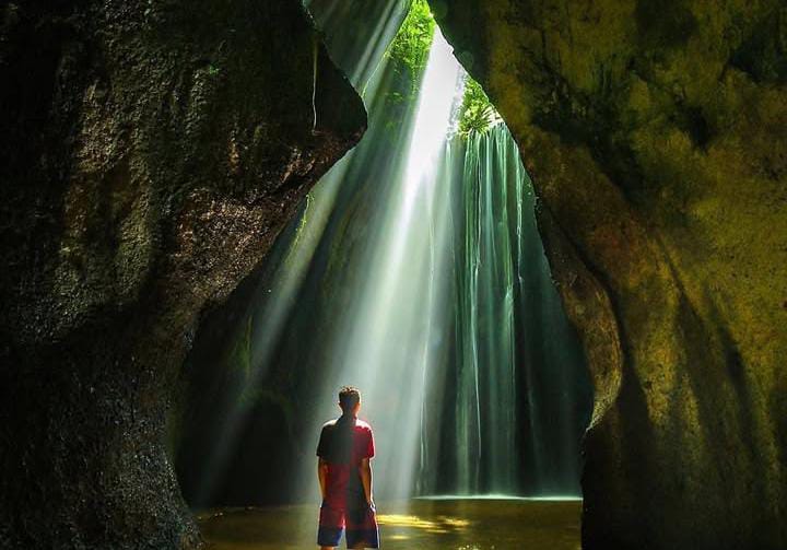 Tukad Cepung, Air Terjun Unik di Balik Tebing yang Memikat Ribuan Wisatawan