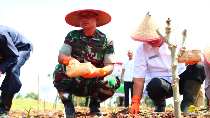 TNI–Polri Tanam Jagung Serentak dan Resmikan Gudang Ketahanan Pangan Polri di Bandar Lampung