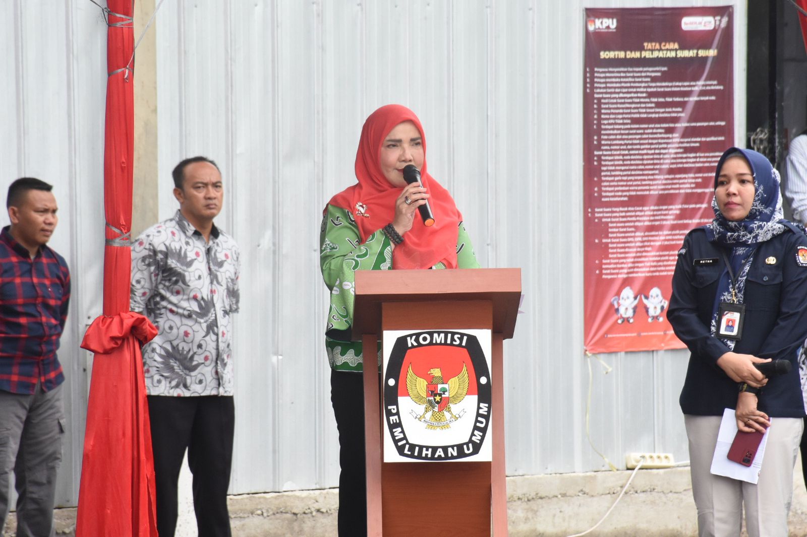 Wali Kota Bandar Lampung Tinjau Langsung Pendistribusian Logistik di Gudang KPU