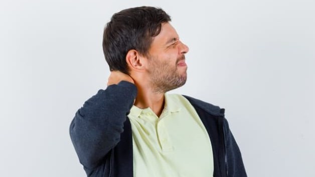 Cara Mengatasi Leher Sakit Saat Menoleh yang Efektif dan Aman