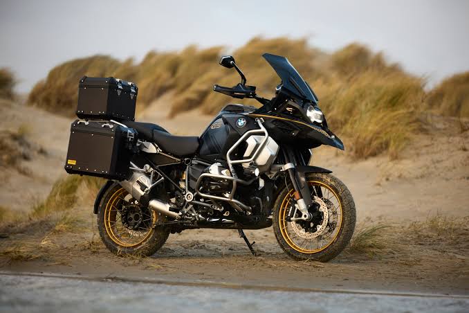 BMW R 1250 GS Ultimate: Petualangan Tanpa Batas dengan Mesin Boxer