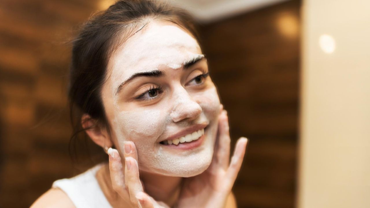 Masker Wajah Alami Berbahan Dasar Beras dan Chia Seed: Solusi Kulit Kencang dan Bebas Kerutan