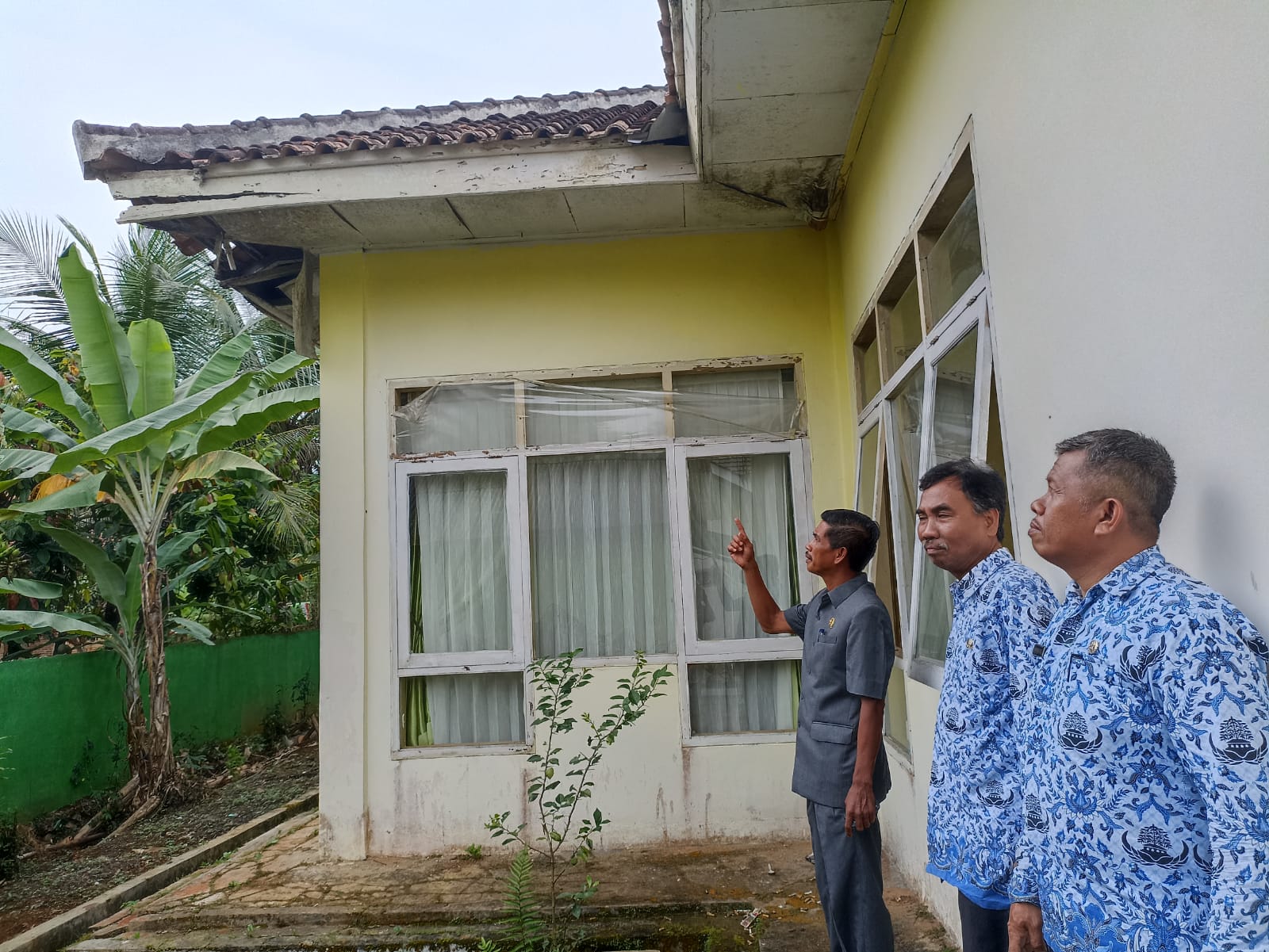 Ketua DPRD Pringsewu Tinjau Kantor Kecamatan Banyumas, Kondisinya Memprihatinkan