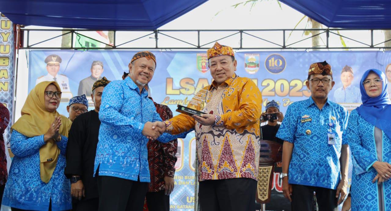 Gubernur Arinal Buka LSAF di Pantai Way Batang Pesisir Barat