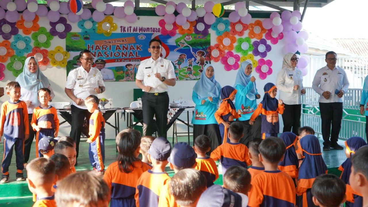 Peringatan HAN 2025, Bupati Egi Menari Bersama Anak TK IT Al Mumtaza