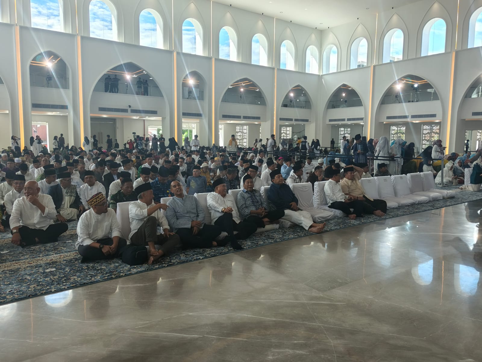 Ratusan Jemaah Antusias Hadiri Peresmian Masjid Al Bakrie di Bandar Lampung