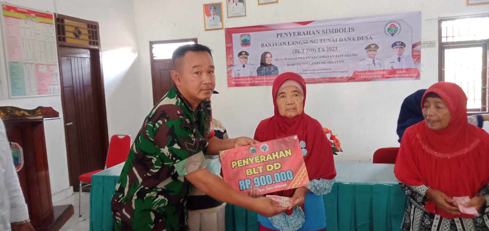 Babinsa Margamulya Kawal Penyaluran BLT DD