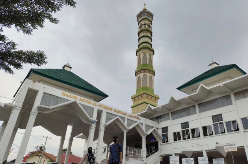 Masjid Agung Al-Furqon Tetap Terapkan Biaya Parkir, Pengunjung Mengaku Kecewa