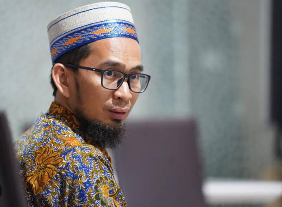 Ini Hukum Melepas Hijab karena Tuntutan Pekerjaan, Ustadz Adi Hidayat