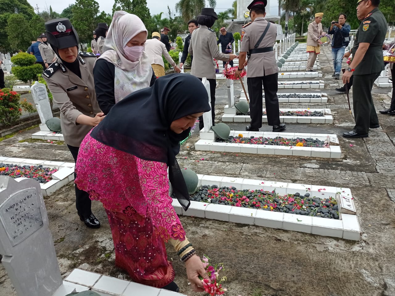 Wali Kota Bandar Lampung Ziarah dan Tabur Bunga di Makam Pahlawan
