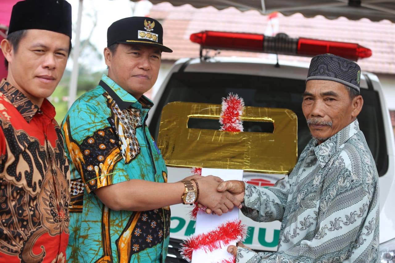 Pj Bupati Lampung Barat Serahkan Sekaligus Launching Ambulance Pekon Sedampah Indah 