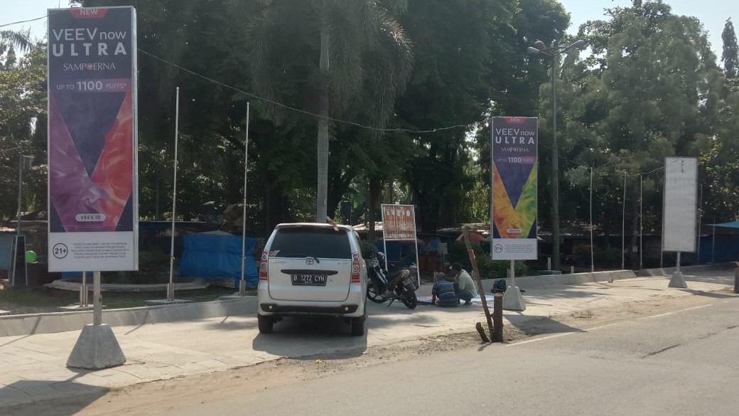 Reklame Ilegal Taman Sahabat Kotabumi Diperintahkan Dibongkar Akhir Desember