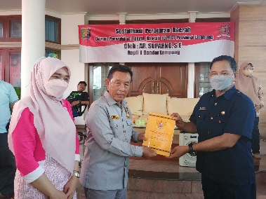 Cegah Penyebaran Covid-19, Anggota DPRD Lampung Sosperda AKB