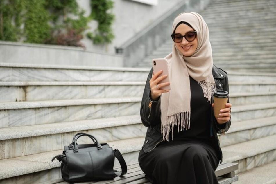 Gaya Gamis Praktis untuk Traveling Jauh: Tetap Modis, Nyaman, dan Siap Berpetualang