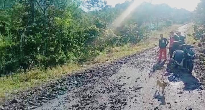 Tak Ada Drainase, Air Meluap ke Jalan dan Genangi Rumah Warga