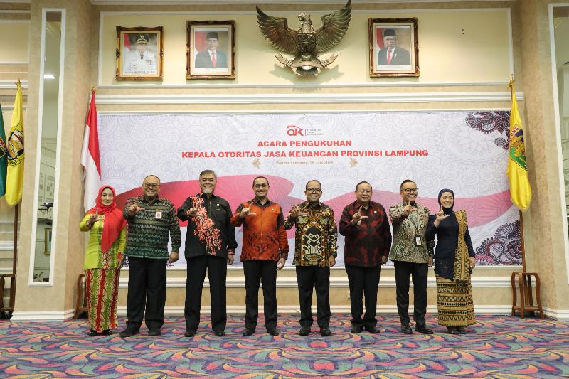 Pj Gubernur Samsudin Hadiri Pengukuhan Otto Fitriandy sebagai Kepala OJK Lampung