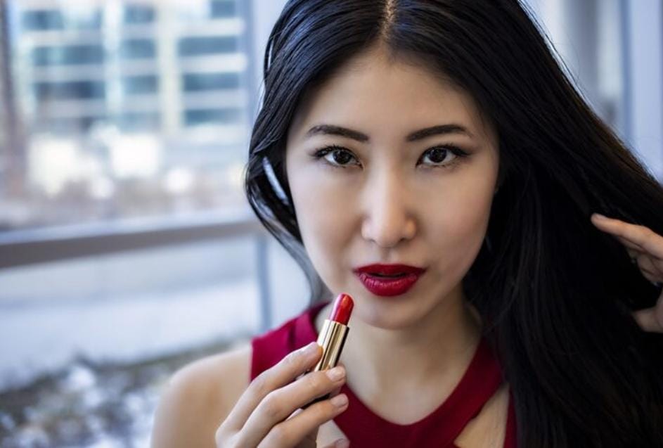 Rahasia Lipstik Merah Maroon: Warna Elegan yang Cocok untuk Berbagai Usia